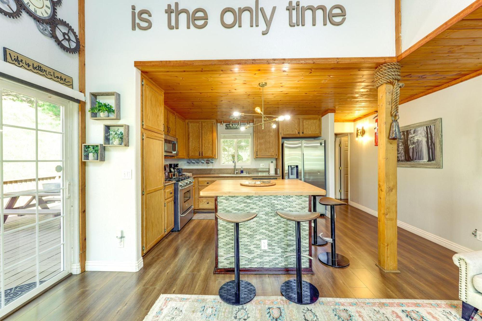 Remodeled Crestline Retreat Walk To Lake Gregory! Exterior photo