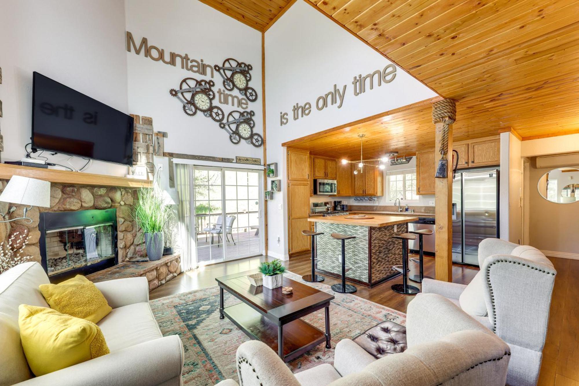 Remodeled Crestline Retreat Walk To Lake Gregory! Exterior photo