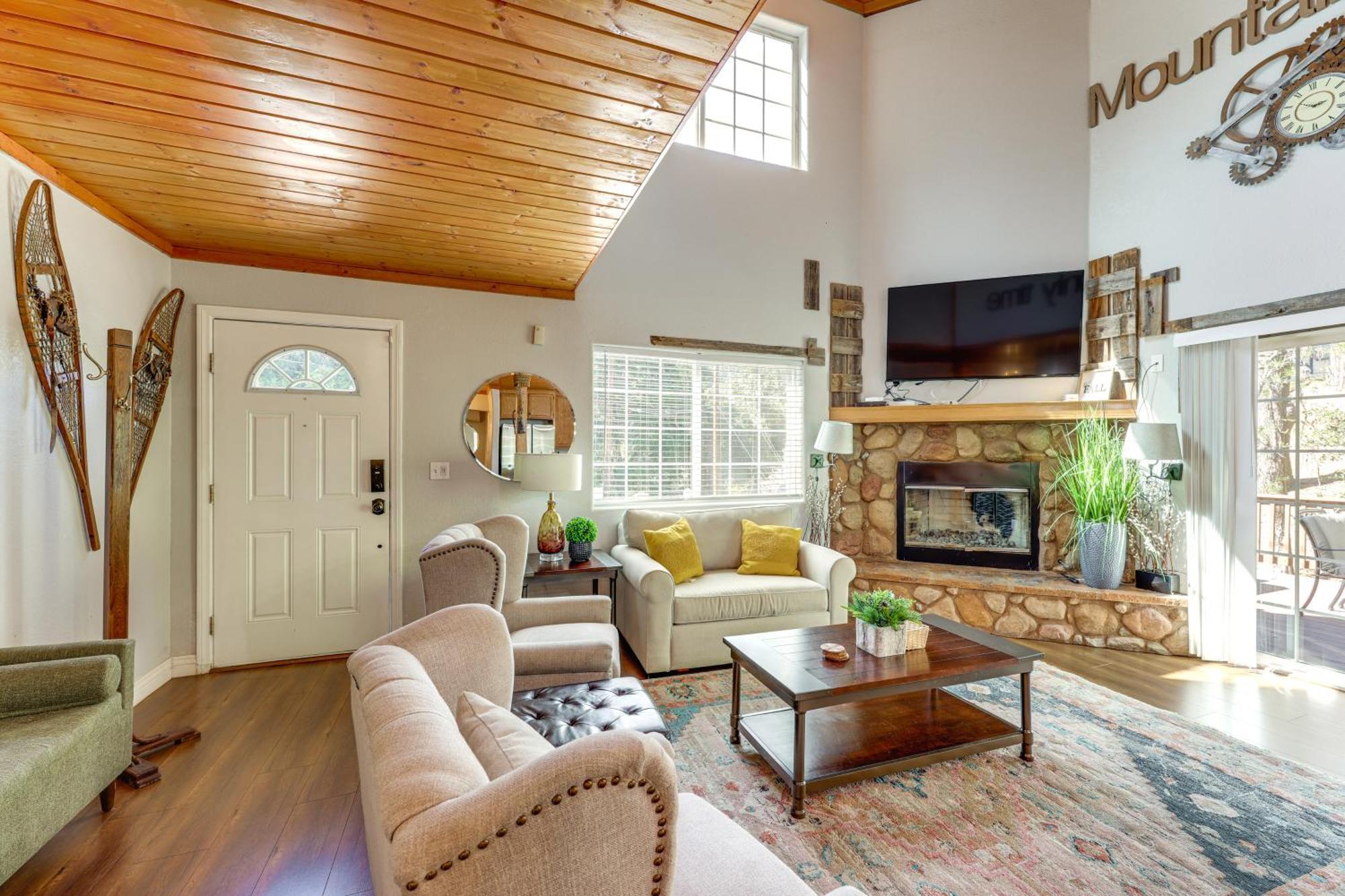 Remodeled Crestline Retreat Walk To Lake Gregory! Exterior photo